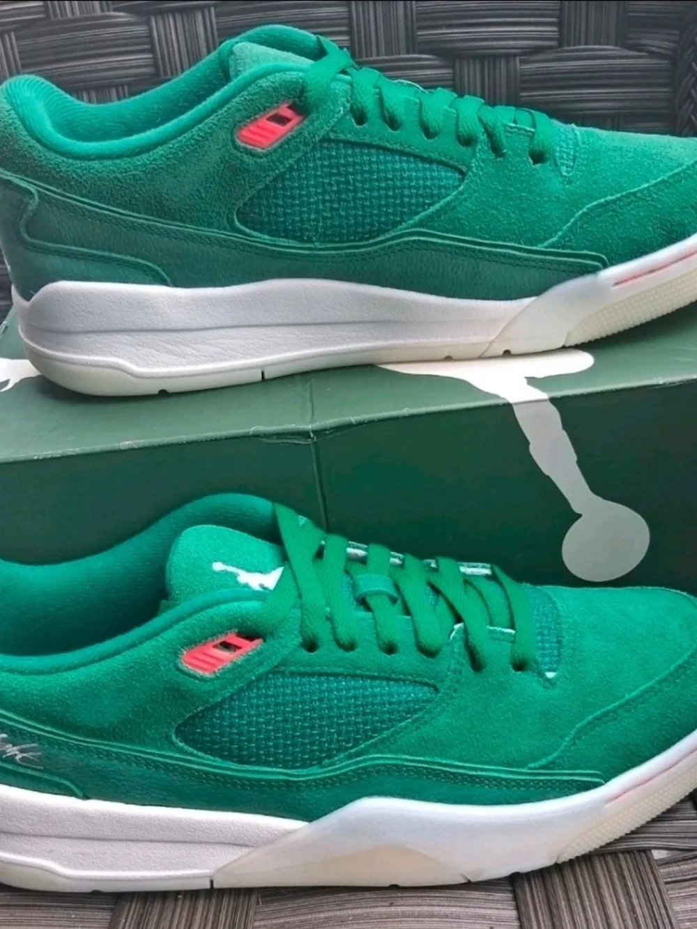 Jordan Flight Club. Court 2345 Green Suede
